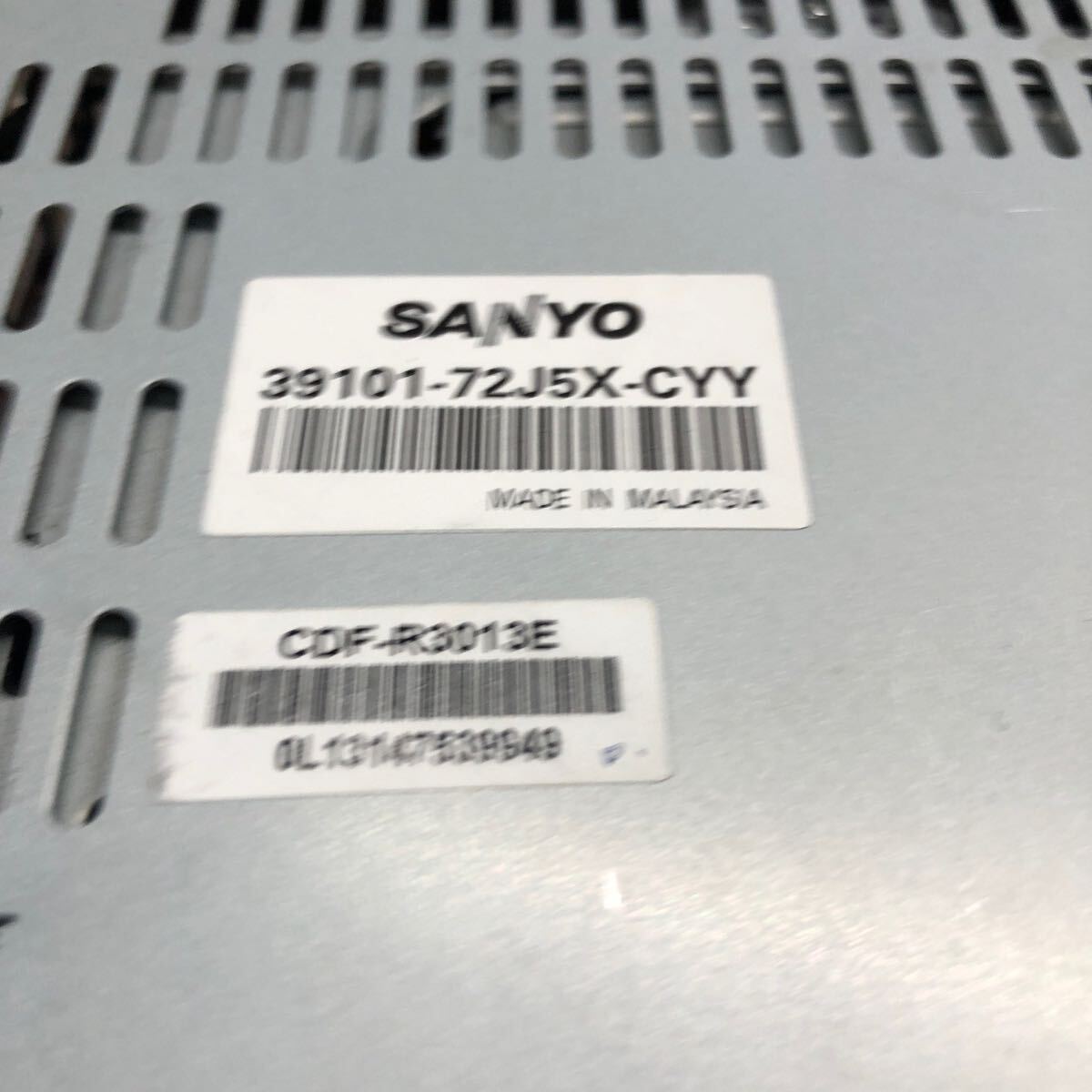 AV3-310 激安 カーステレオ CDプレーヤー SUZUKI エブリィ SANYO 39101-72J5X-CYY CDF-R3013E CD 本体のみ 簡易動作確認済み 中古現状品_画像5