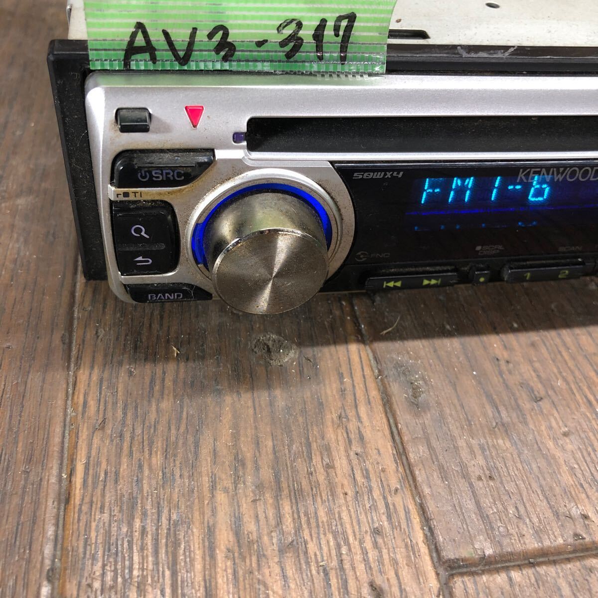 AV3-317 激安 カーステレオ CDプレーヤー KENWOOD E252SU 08200626 CD AUX FM/AM 本体のみ 簡易動作確認済み 中古現状品_汚れあり