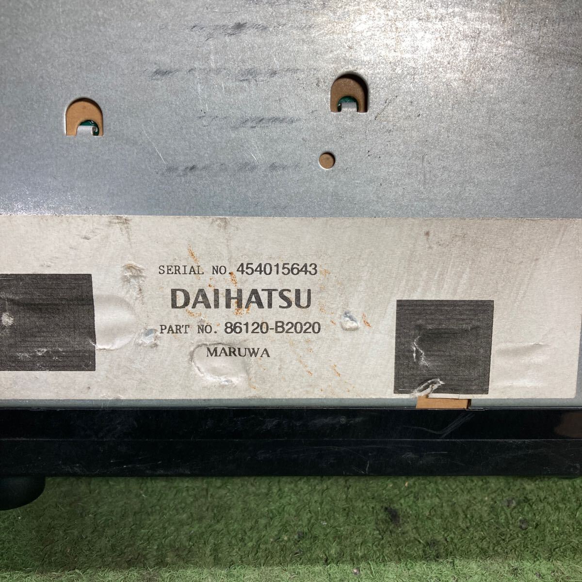 AV3-412 激安 カーステレオ DAIHATSU 454015643 86120-B2020 MARUWA カセット テープデッキ 通電未確認 ジャンク_画像2