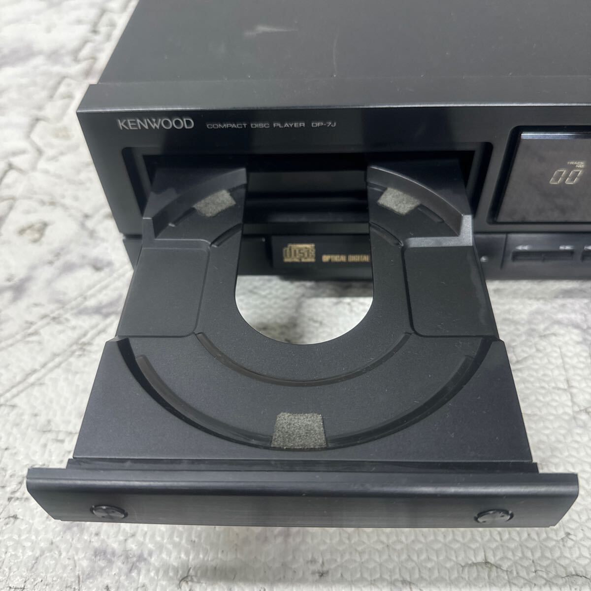 MYM4-104 激安 KENWOOD COMPACT DISC PLAYER DP-7J CDプレーヤー 通電OK 中古現状品 ※3回再出品で処分の画像4