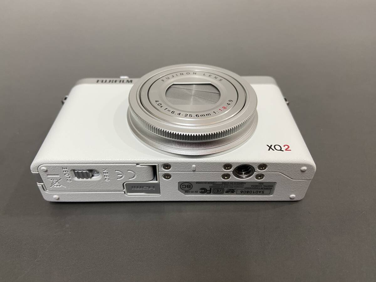 美品！FUJIFILM XQ2 FX-XQ2W 1200万画素／4倍／ホワイト／SDXC_画像1