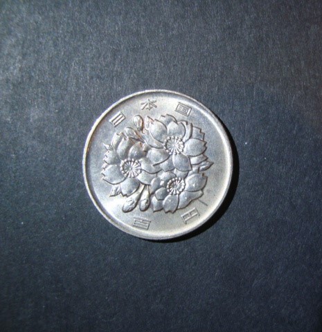 即決 昭和57年 桜100円硬貨 1枚 白銅貨_画像2