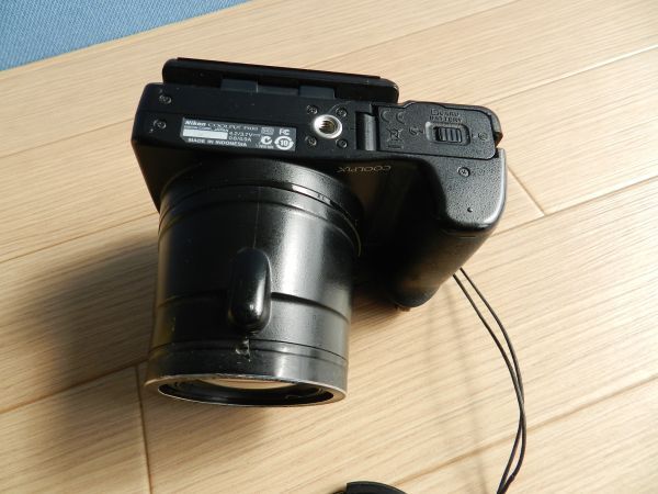 【ジャンク品】Nikon ニコン COOLPIX P100 クールピクス P100 コンパクトデジタルカメラ/26倍ズームモデル/デジカメ/光学機器_画像4