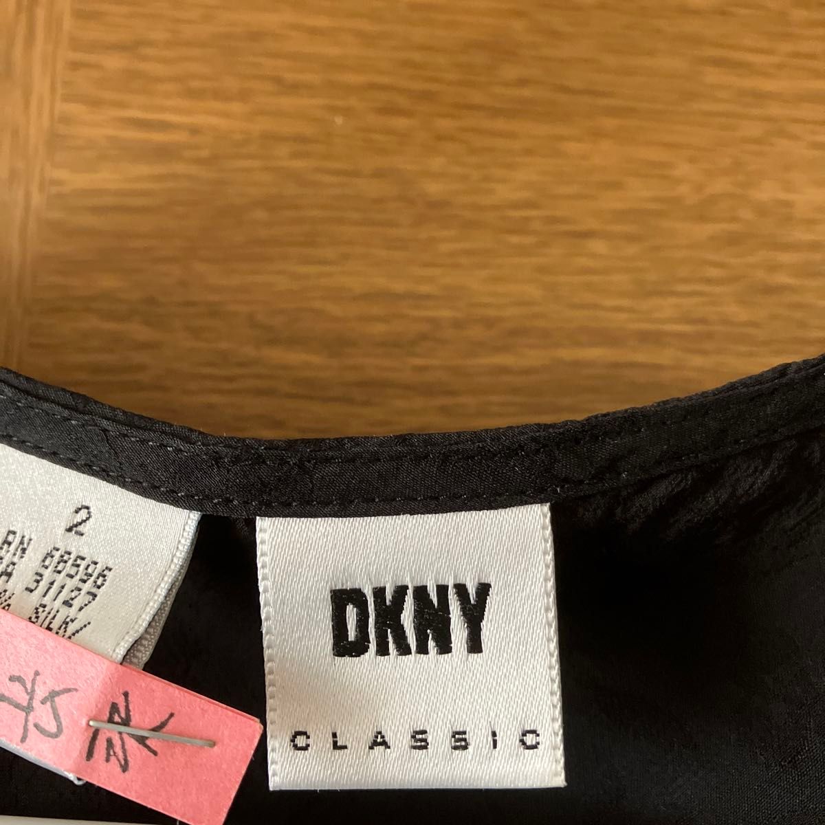 極美品　DKNY 厚手シルク100% 織模様　ノースリーブ ロング ワンピース　ブラック　黒