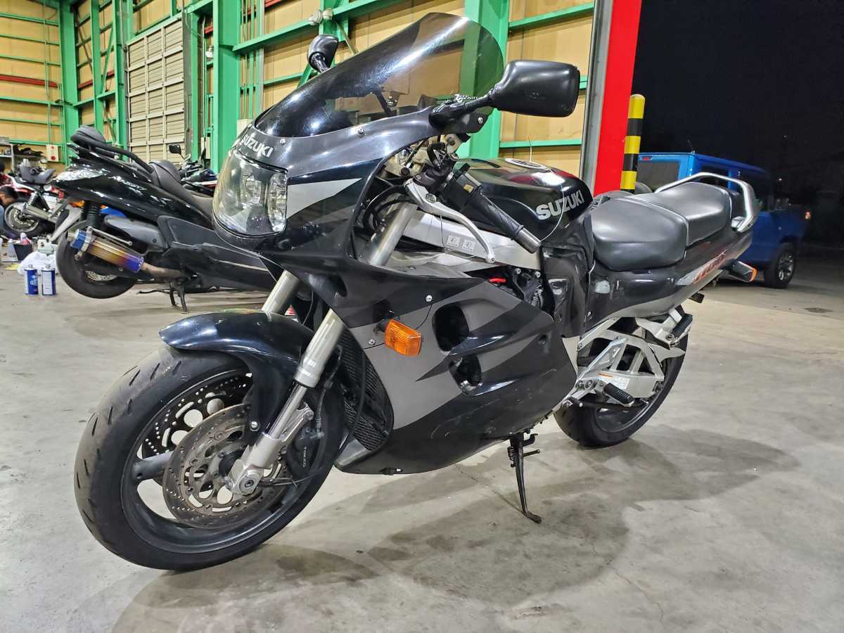 格安　GSX-R1100　GSXR1100　セル始動　GU75A　44319ｋｍ　R1100　平成10年式　車検R6年10月　_画像1