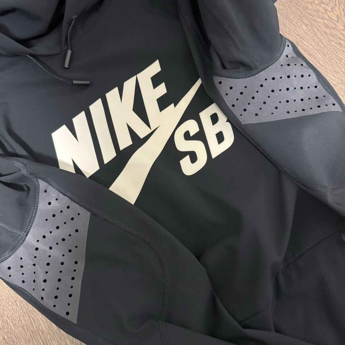 NIKE SB ナイキ エニグマ フーディー Enigma HOODIE Mサイズ M スノーボード スノボ メンズ ブラック 黒 NIKESB ナイキスノーボード_画像4