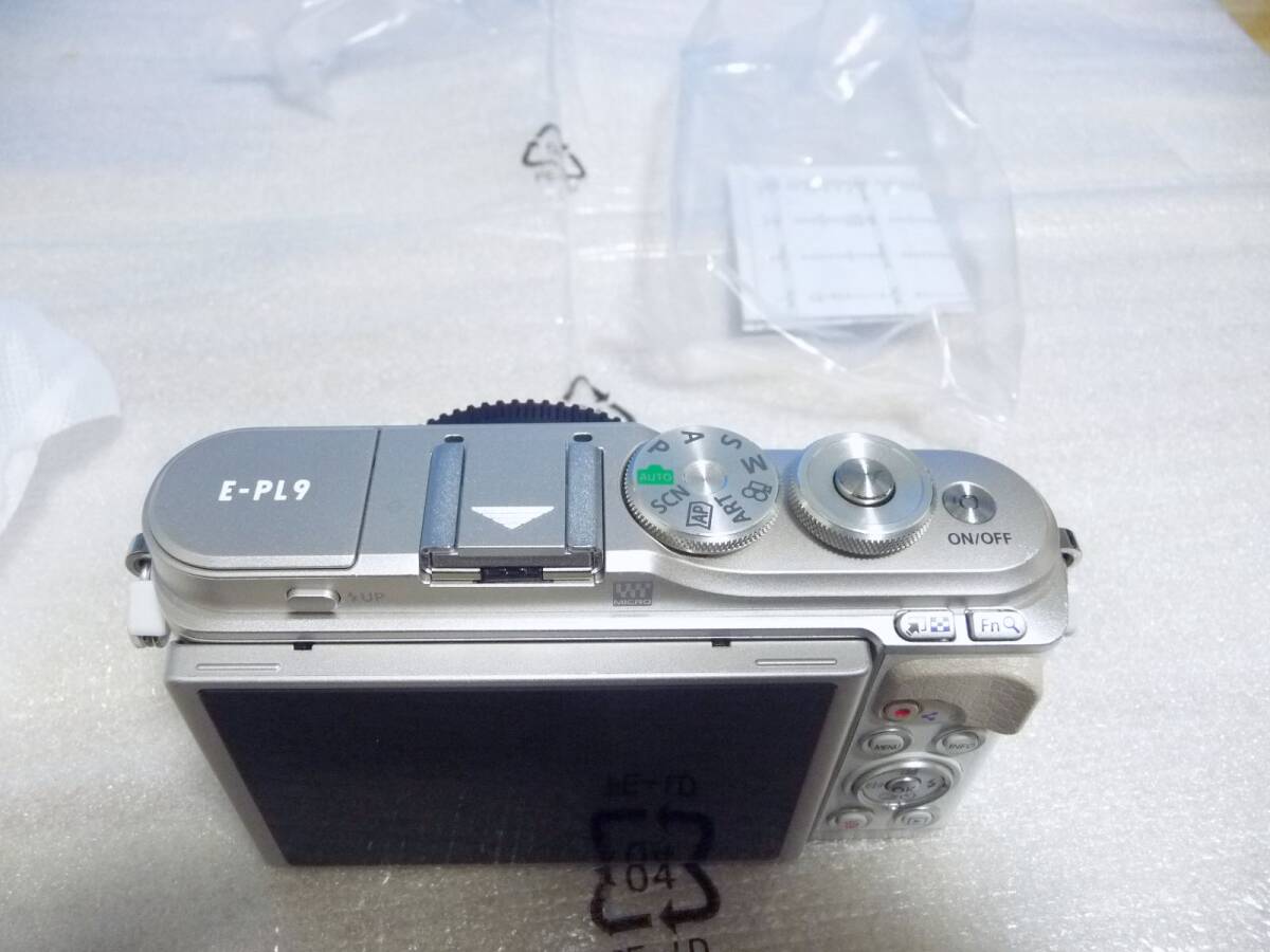 ◆展示品 OLYMPUS オリンパス ミラーレス一眼カメラ PEN E-PL9 EZダブルズームキット ホワイト[Wi-Fi/Bluetooth/4K対応]_画像2