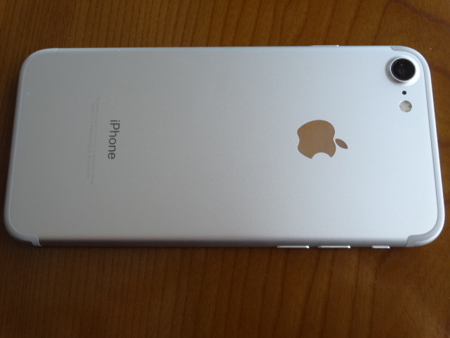iPhone７ ３２GB シルバー SIMロック解除済み 美品の画像3