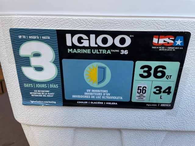 IGLOO USA産クーラーボックス新品未使用！定番のマリーンウルトラ 36を100円スタートにて！釣りの定番クーラーBOX！_画像2