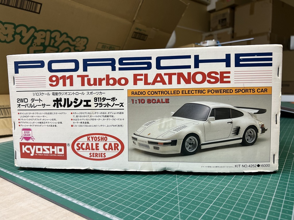 京商 PORSCHE 911 TURBO FLATNOSE ポルシェ911ターボ・フラットノーズ 未組立て_画像3