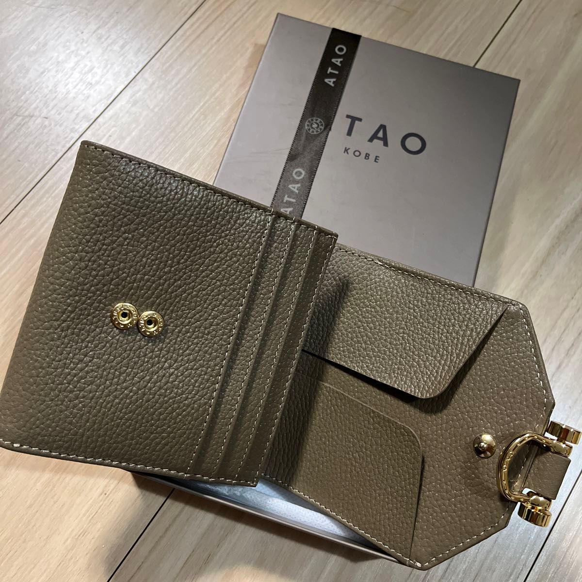 新品未使用品】アタオ ATAO 大容量二つ折り財布 人気のロトロ 新品未使用品】アタオ ATAO 大容量二つ折り財布 人気のロトロ