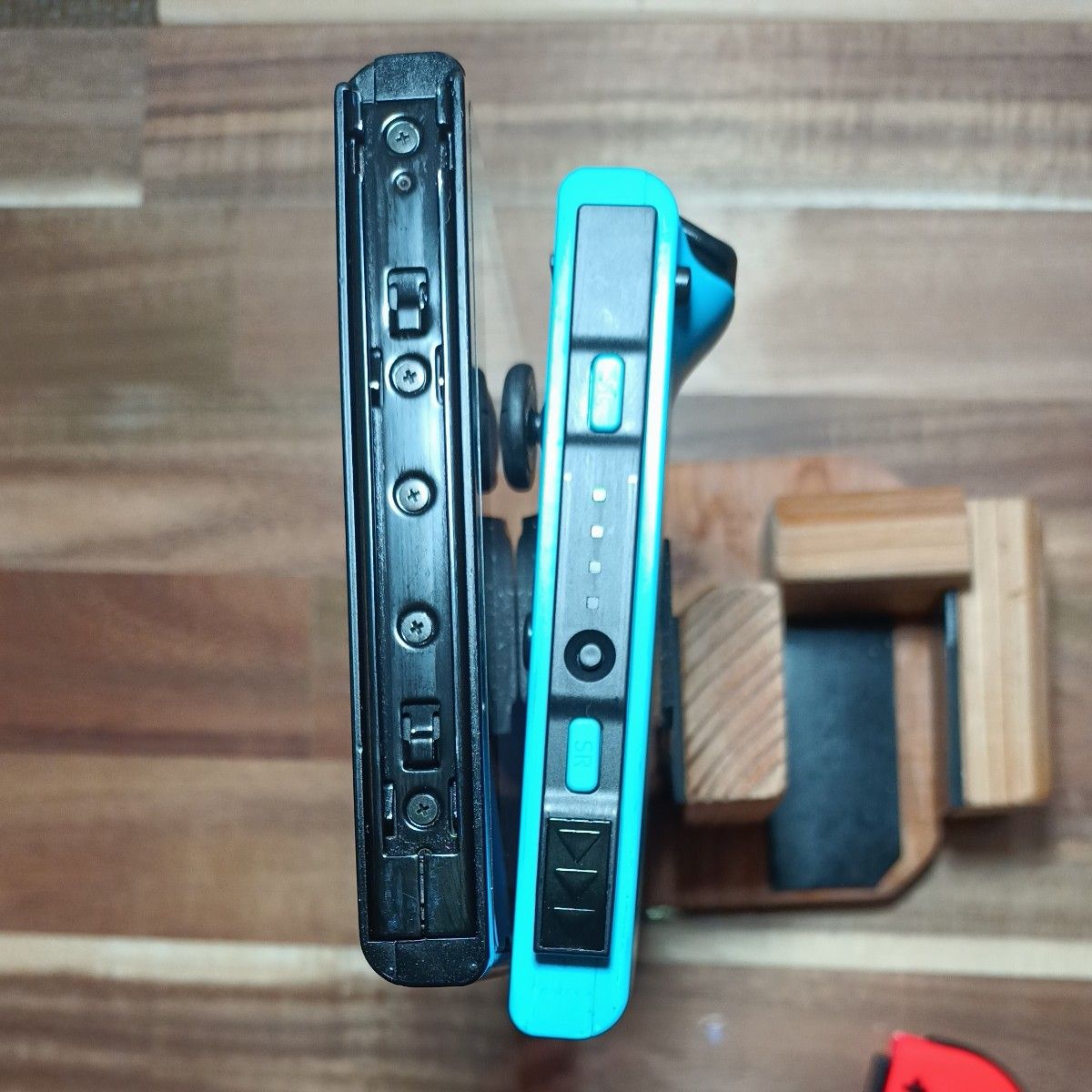 ニンテンドースイッチ 2018年製造 初期型の本体のジョイコン ニンテンドースイッチ 2018年製造 初期型の本体のジョイコン