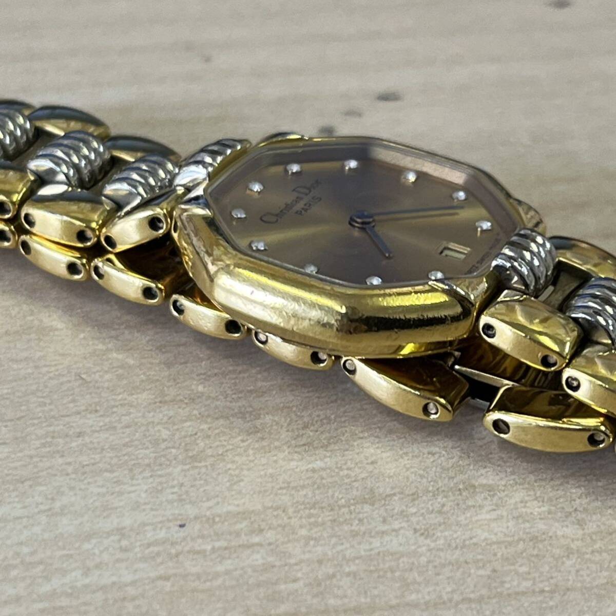 【F】Christian Dior クリスチャンディオール CD 腕時計 48133 クォーツ ゴールドカラー 電池切れ 不動品 動作未確認 の画像4