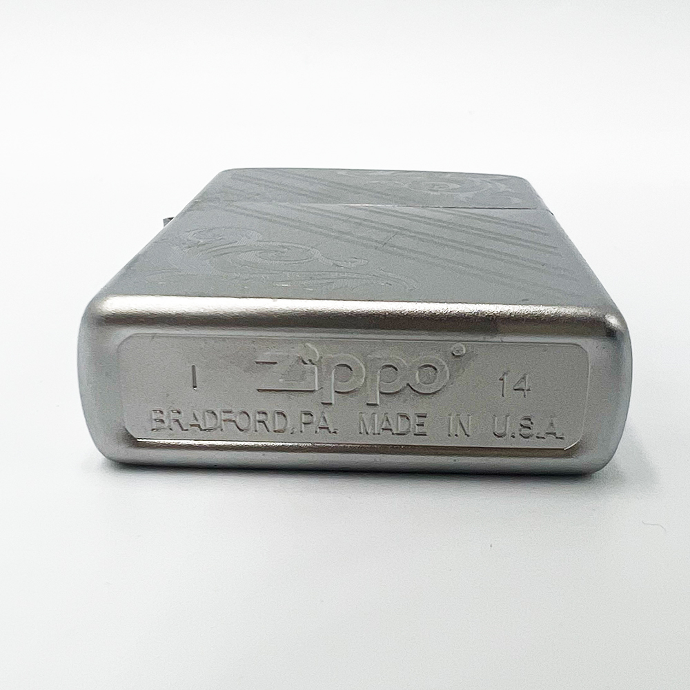 【Zippo】 ジッポ 2014年 ツタ うず模様 喫煙具 ライター アンティーク コレクション 喫煙グッズ 着火未確認 箱あり 二次流通品 【2303】_画像5