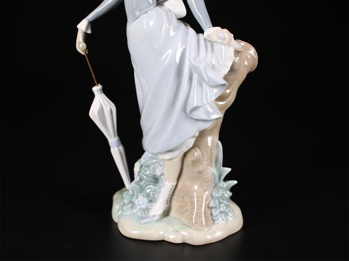 CE364 LLADRO 【リヤドロ】 磁器人形 美少女 置物 高28㎝／右手親指の欠けあり 美品！ｚ_画像7