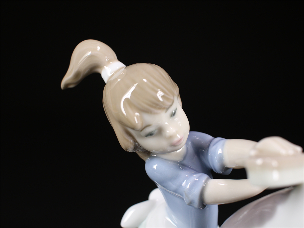 CE405 LLADRO 【リヤドロ】 磁器人形 美少女と犬 置物／美品！ｈ_画像6