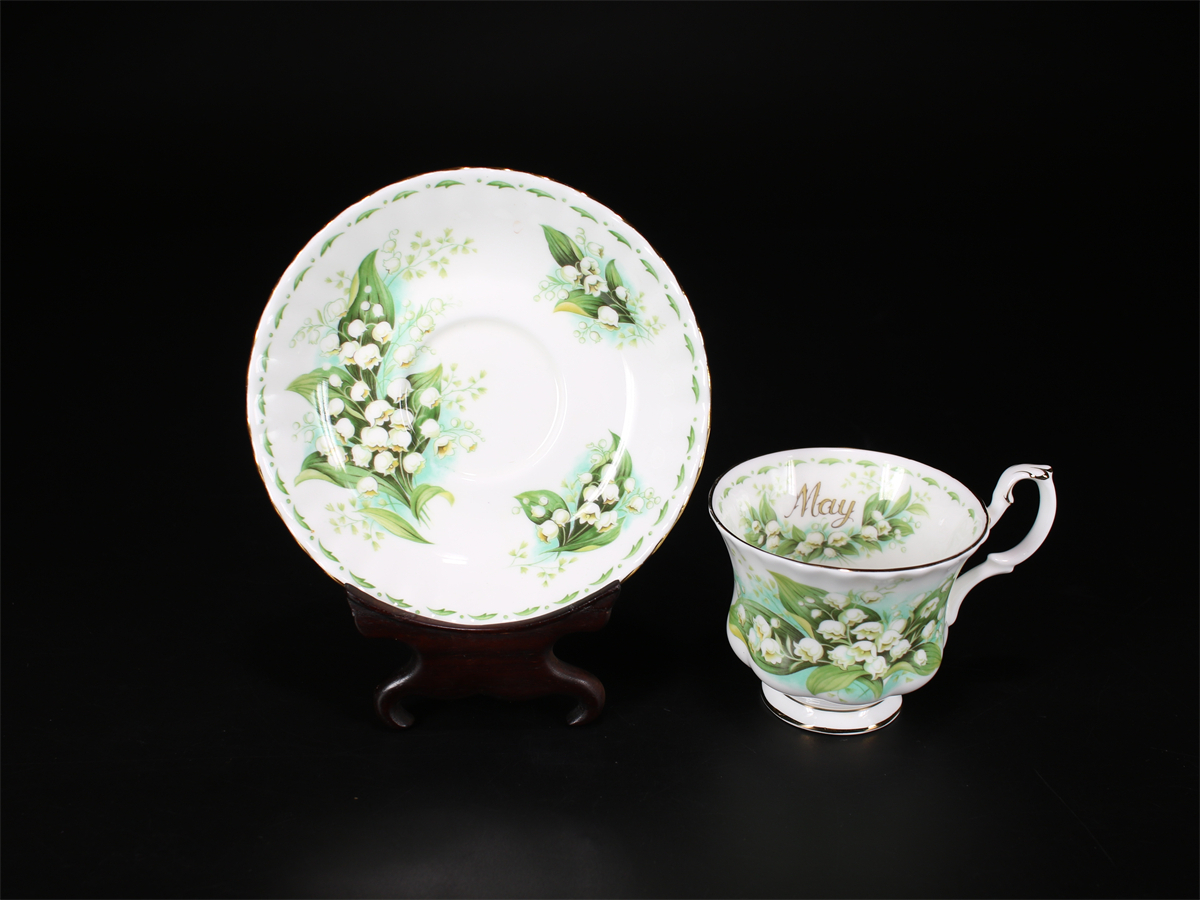 CE559 ROYAL ALBERT 【ロイヤルアルバート】 カップ＆ソーサー 1組 2点／美品！ｈ_画像9