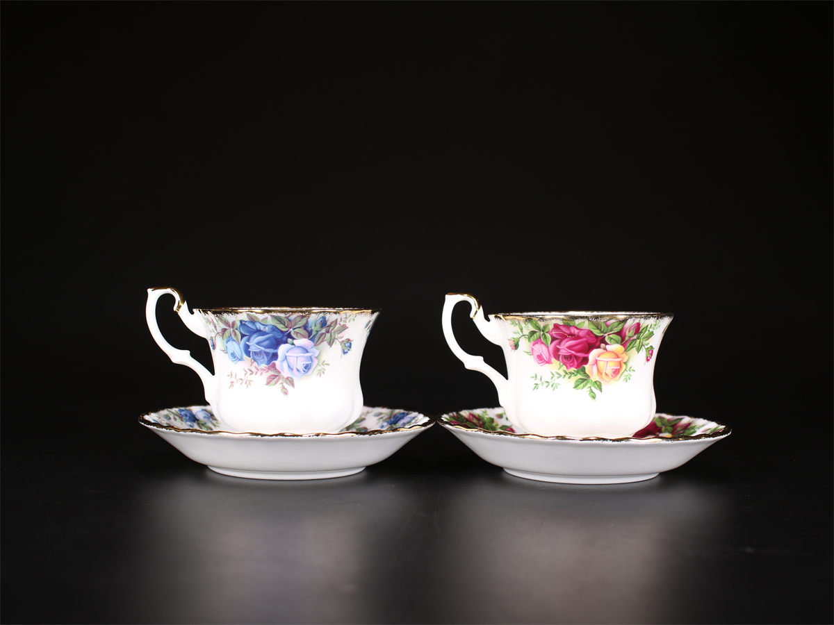 CE569 ROYAL ALBERT 【ロイヤルアルバート】 カップ＆ソーサー 2組 4点セット／共箱付 美品！ｈ_画像8