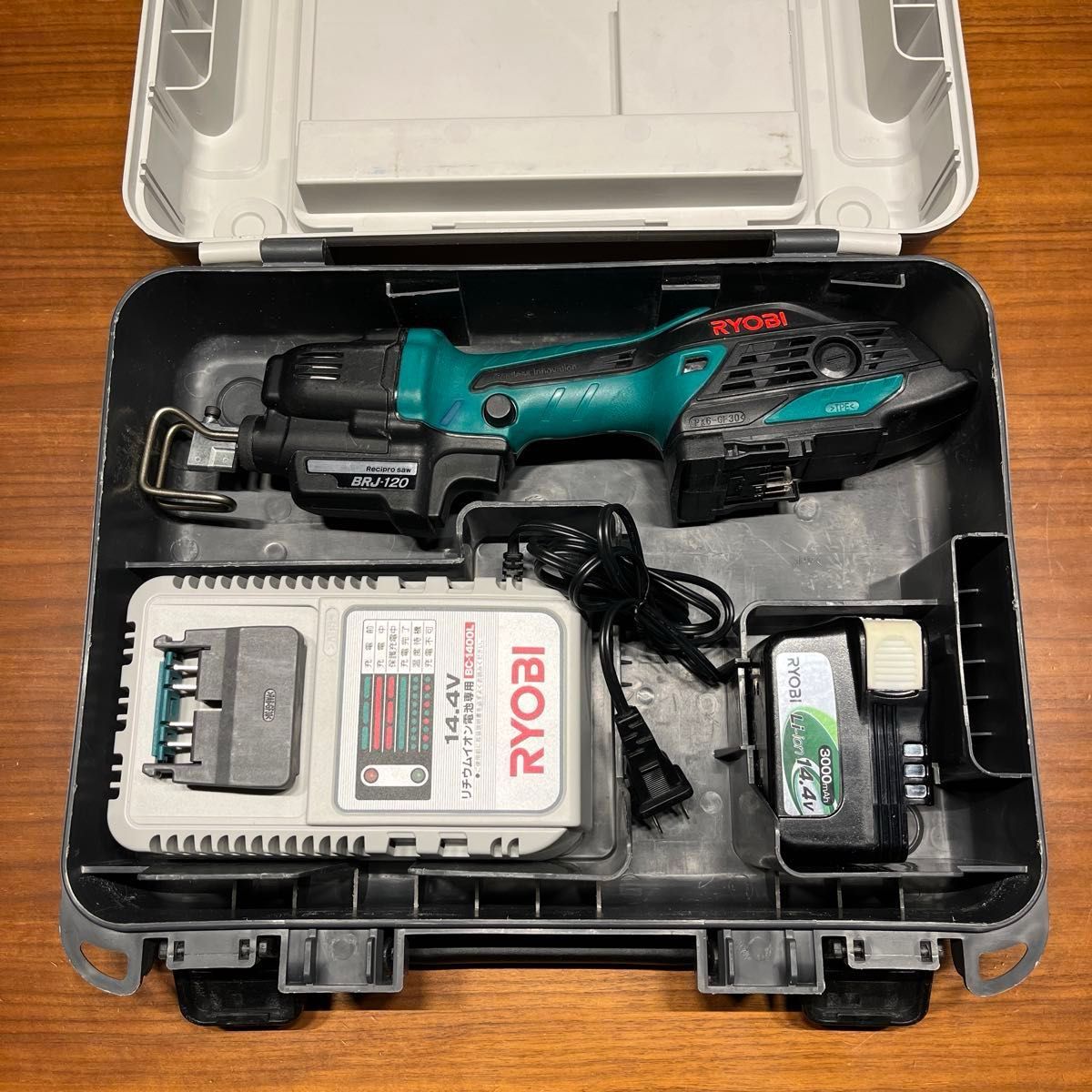 RYOBI リョービ 充電式小型レシプロソー BRJ-120 14.4V 5.0Ah RYOBI リョービ 充電式小型レシプロソー BRJ-120 14.4V 5.0Ah