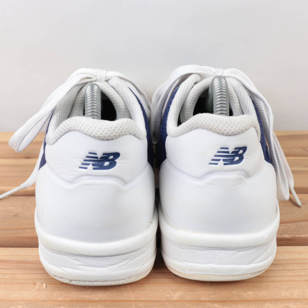 z890【300】ニューバランス US10 28.0cm/紺 ネイビー 白 ホワイト newbalance メンズ スニーカー 中古_画像3