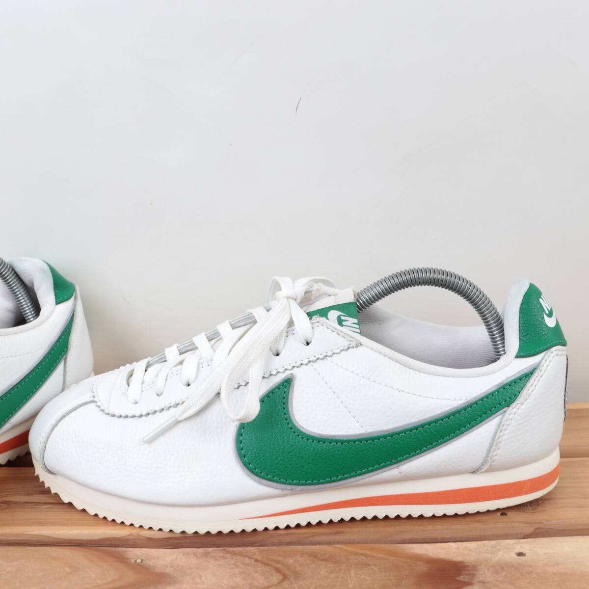 z1137 ナイキ クラシック コルテッツ US9.5 27.5cm/白 ホワイト 緑 NIKE CLASSIC CORTEZ QS STRANGER THINGS メンズ スニーカー 中古の画像4