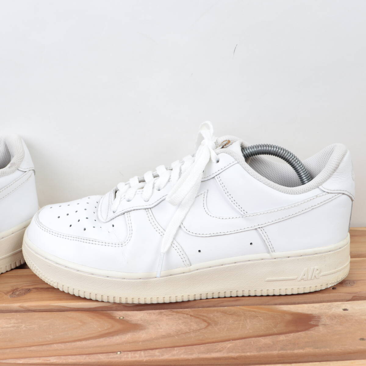 z1221 ナイキ エアフォース1 US9 27.0cm/白 ホワイト ライトベージュ NIKE AIRFORCE1 メンズ スニーカー 中古_画像4