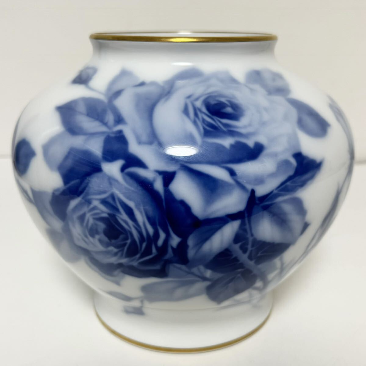 OKURA 大倉陶園 ブルーローズ 花瓶 花器 フラワーベース 花入 花生 華道具 壺 壷 岡染呉須金彩薔薇図花入 皇室御用達 骨董 飾壷の画像2