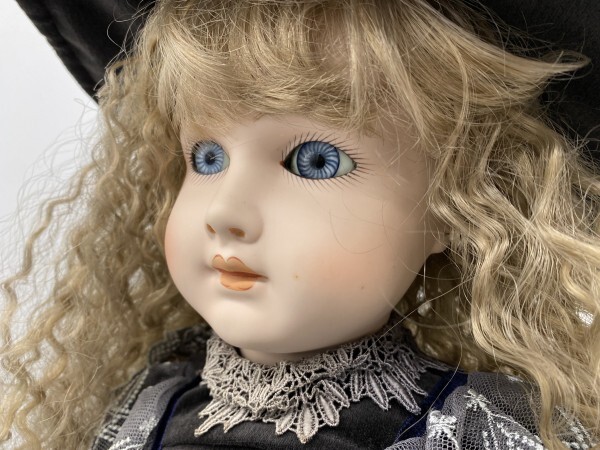 E5-086 現状品 ビスクドール コレクターズドール CD-111 Collector’s Doll 全長約70cm 青目 西洋人形_画像2