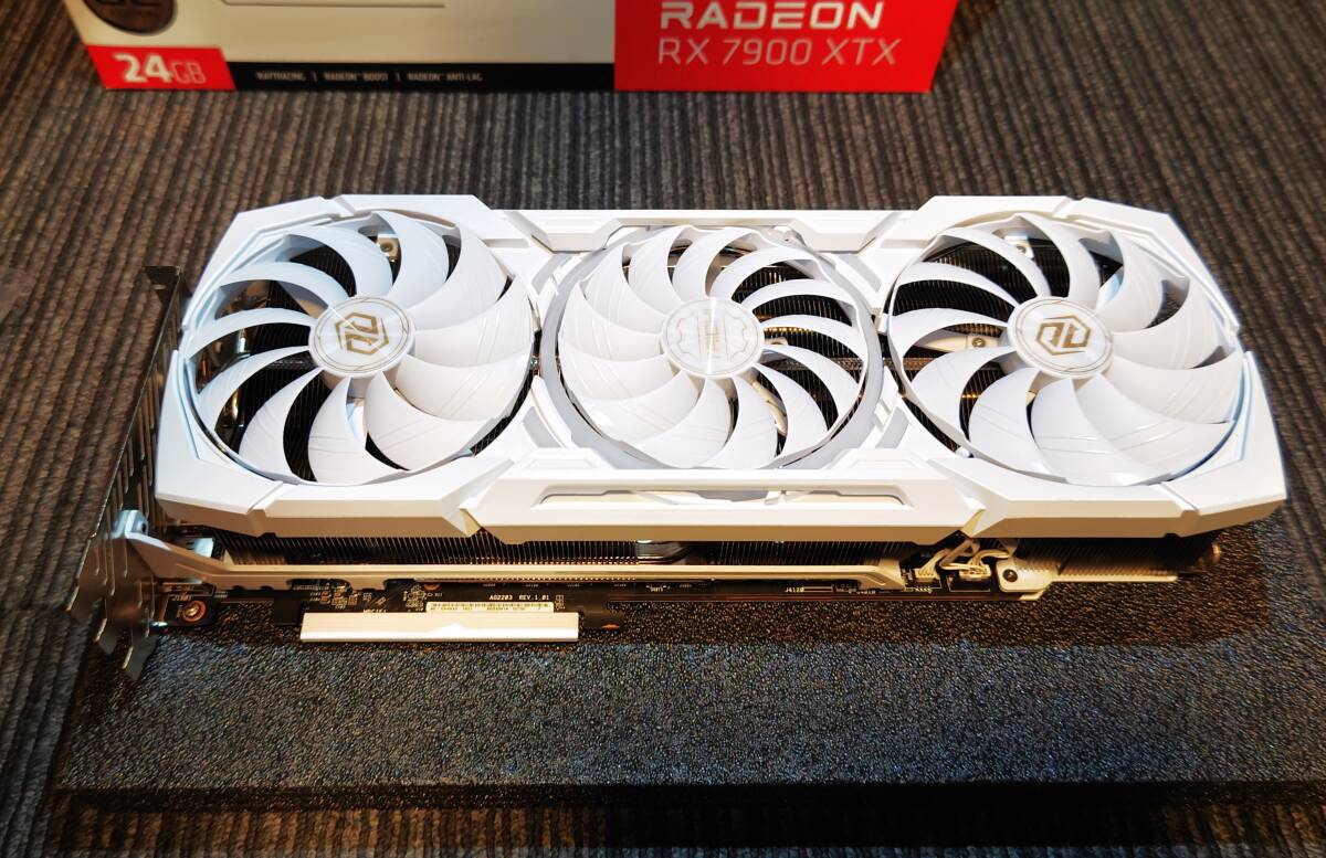AMD Radeon RX 7900 XTX Taichi White 24GB OC_画像2