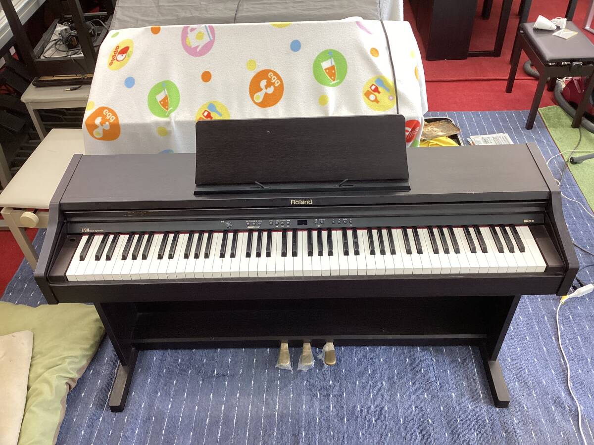 ローランド電子ピアノRP201RW悪い所有りません大切な鍵盤全部良好です。高松市倉庫に撮りに来て！ついでの便で安く納品設置_習い始めの試し用に丁度良いですよ！
