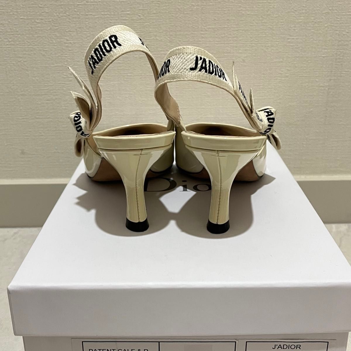 Dior J'Adior スリングバックパンプス ホワイト シューズ 靴 白 Dior J'Adior スリングバックパンプス ホワイト シューズ 靴 白