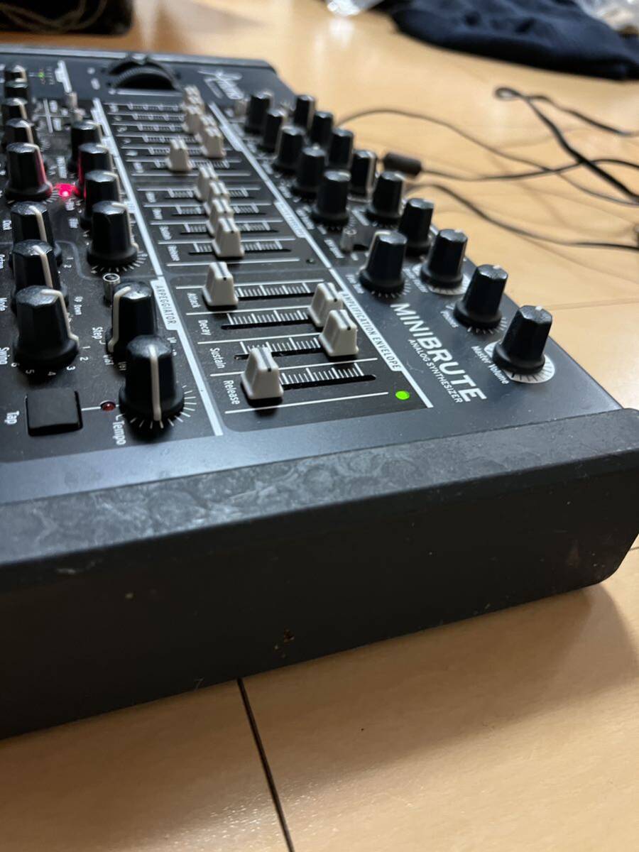 送料無料 Arturia mini brute ベタつき多い 完全動作品 アナログシンセ_画像5