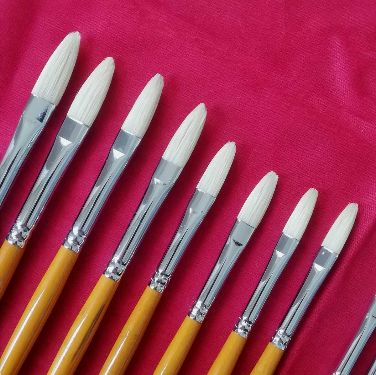  painting materials . writing brush * oil painting oil painting oil painting . oil colors paintbrush ( pig wool writing brush )* circle writing brush ( round ) half circle writing brush ( flat circle writing brush Phil bar to) 1 2 ps 