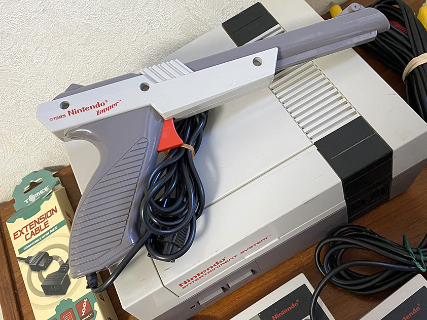 1980's Nintendo Entertainment System US版 純正 NES ファミコン本体 コントローラー2個 動作品 AC電源 光線銃 Zapper 他セット 任天堂の画像2