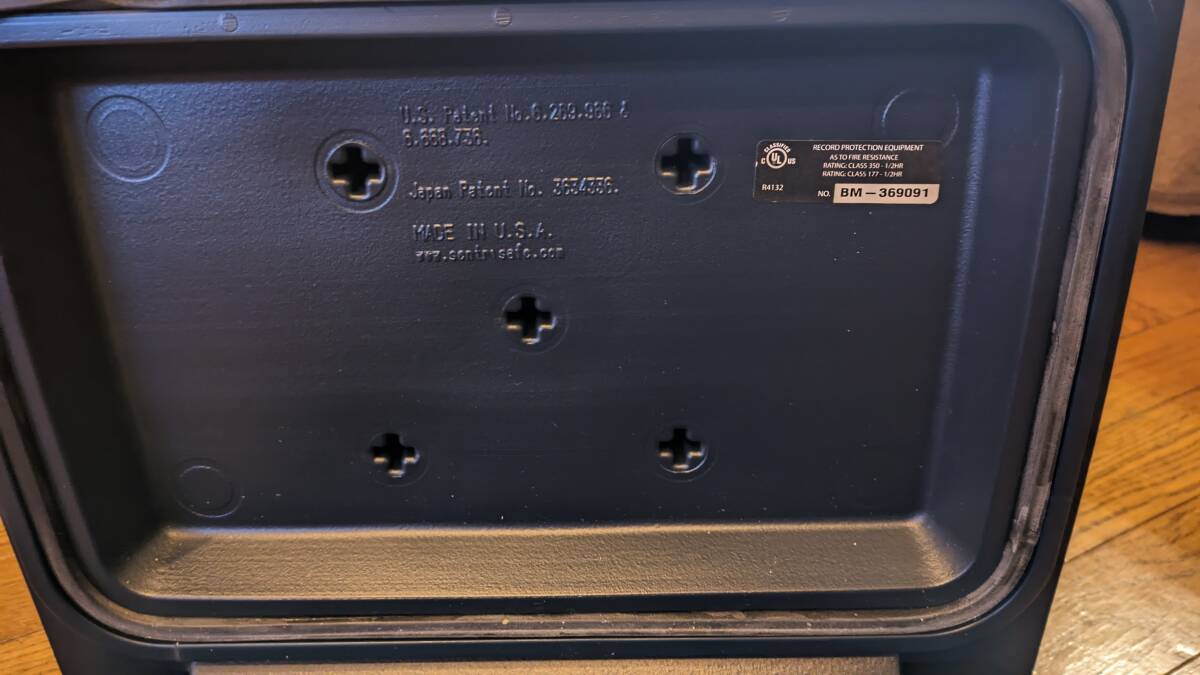 SENTRY SAFE CW2 portable fireproof waterproof storage cabinet safe cent Lee safe hand .
