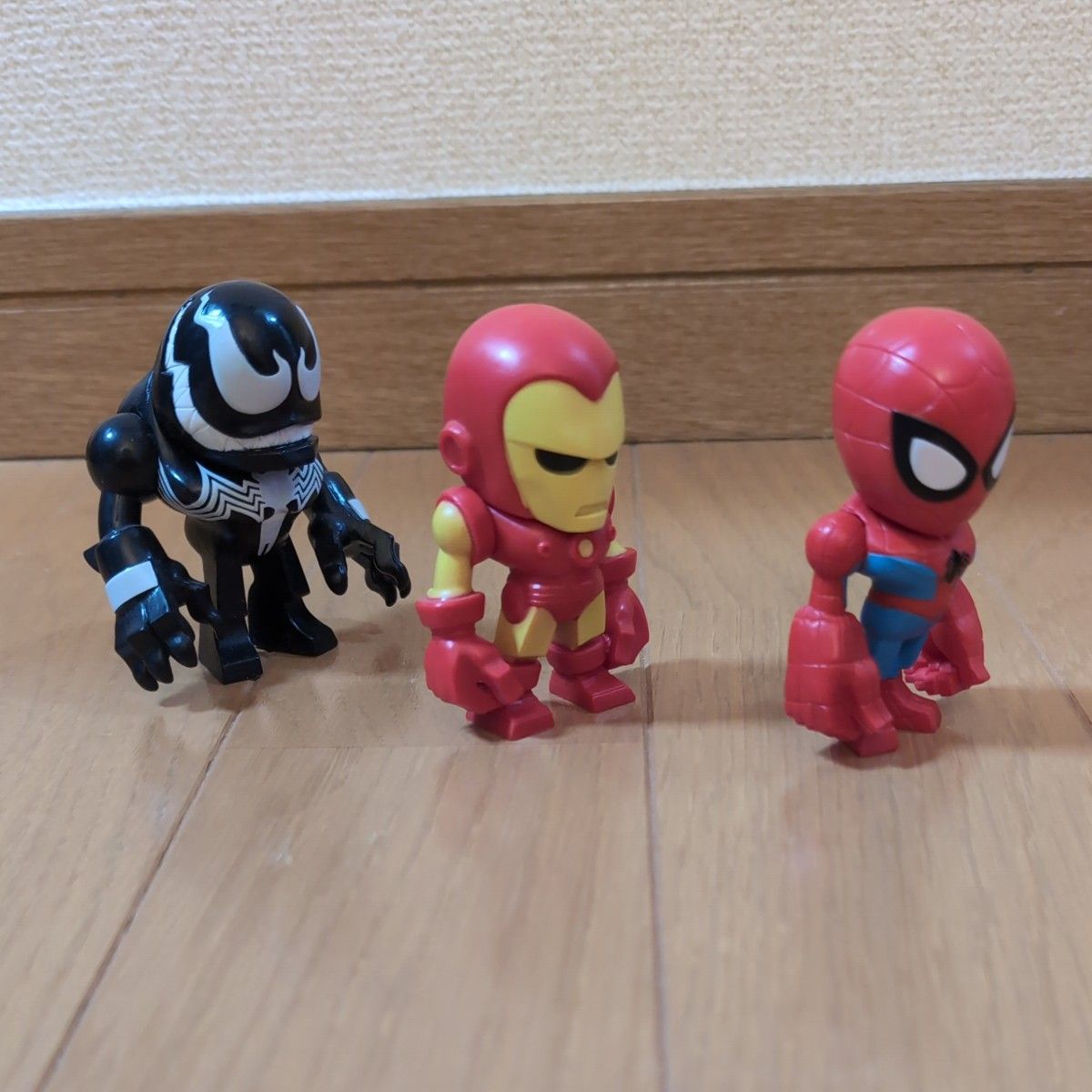 スパイダーマン　アイアンマン　ヴェノム　フィギュアセット　ガチャ