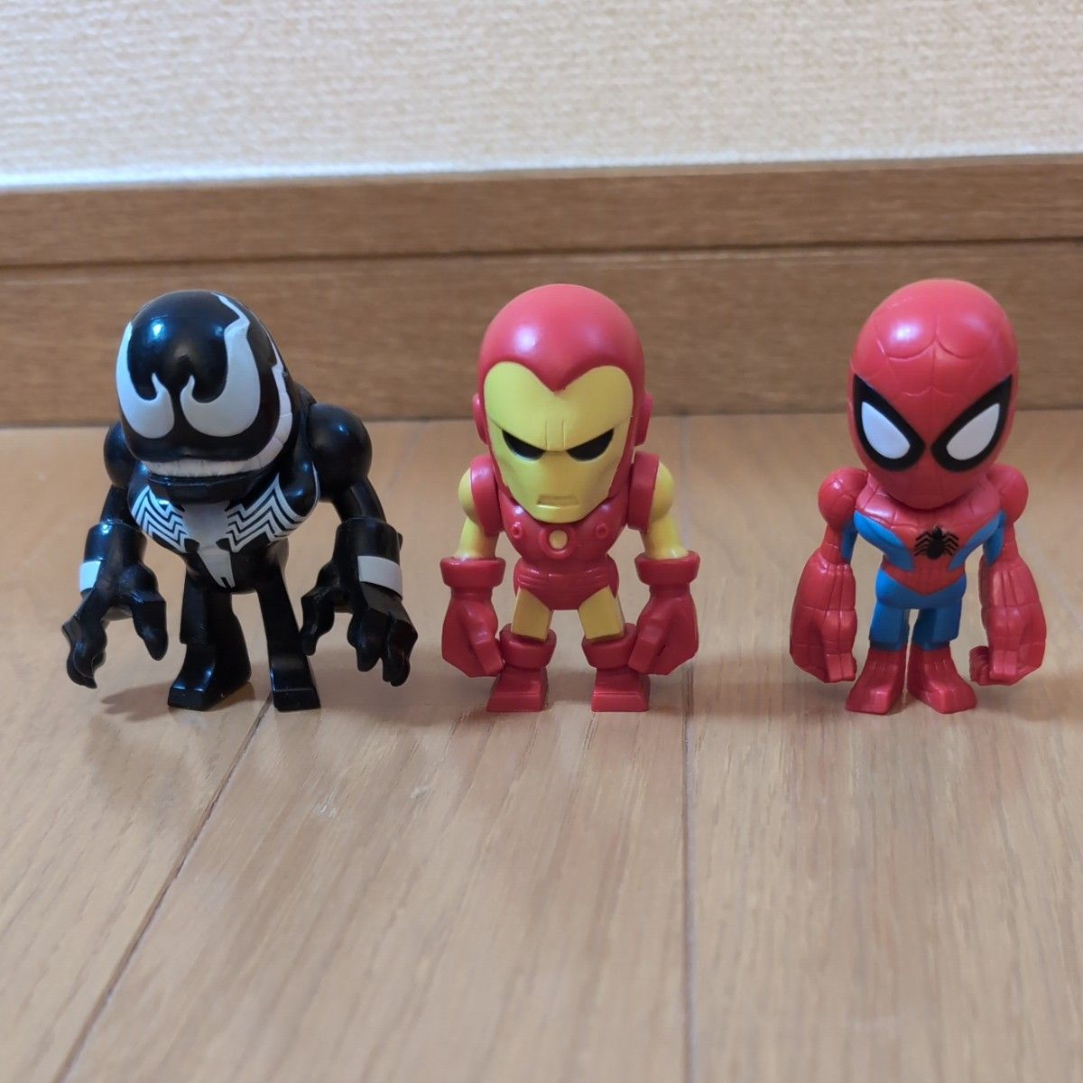 スパイダーマン　アイアンマン　ヴェノム　フィギュアセット　ガチャ