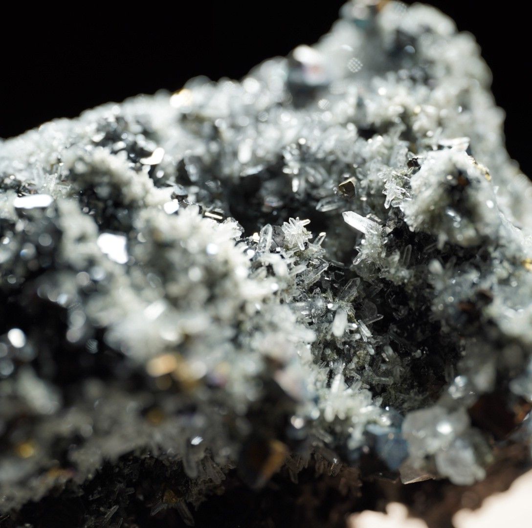 水晶共生チャルコパイライト 鉱物 標本 原石　ブルガリア産