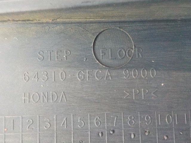 D299●○（17）純正　ホンダ　トゥデイ　中古　フットレストステップフロア　64310-GFCA-9000　6-3/6（も）_画像9