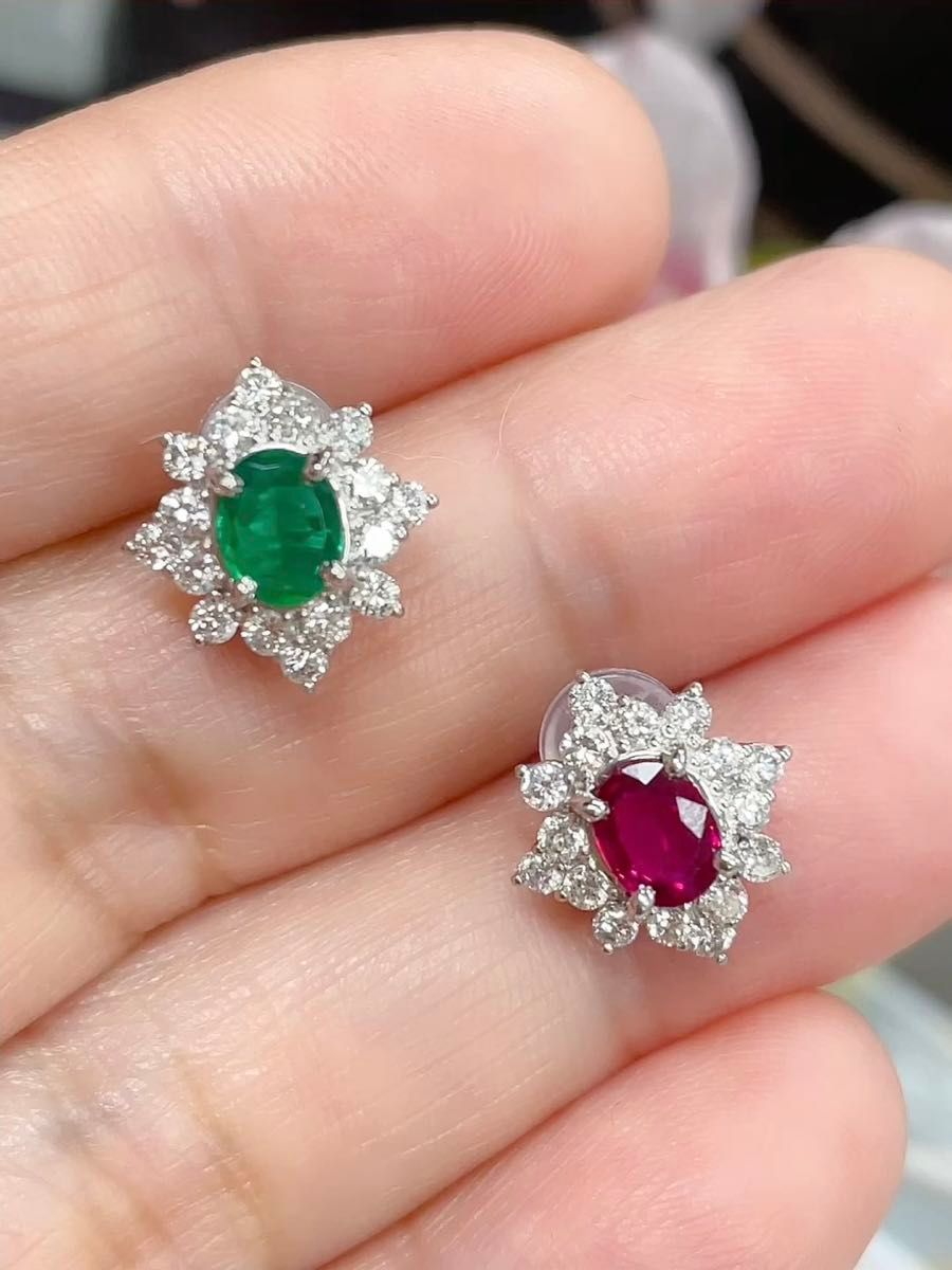 Pt900、天然ルビー エメラルド ピアス