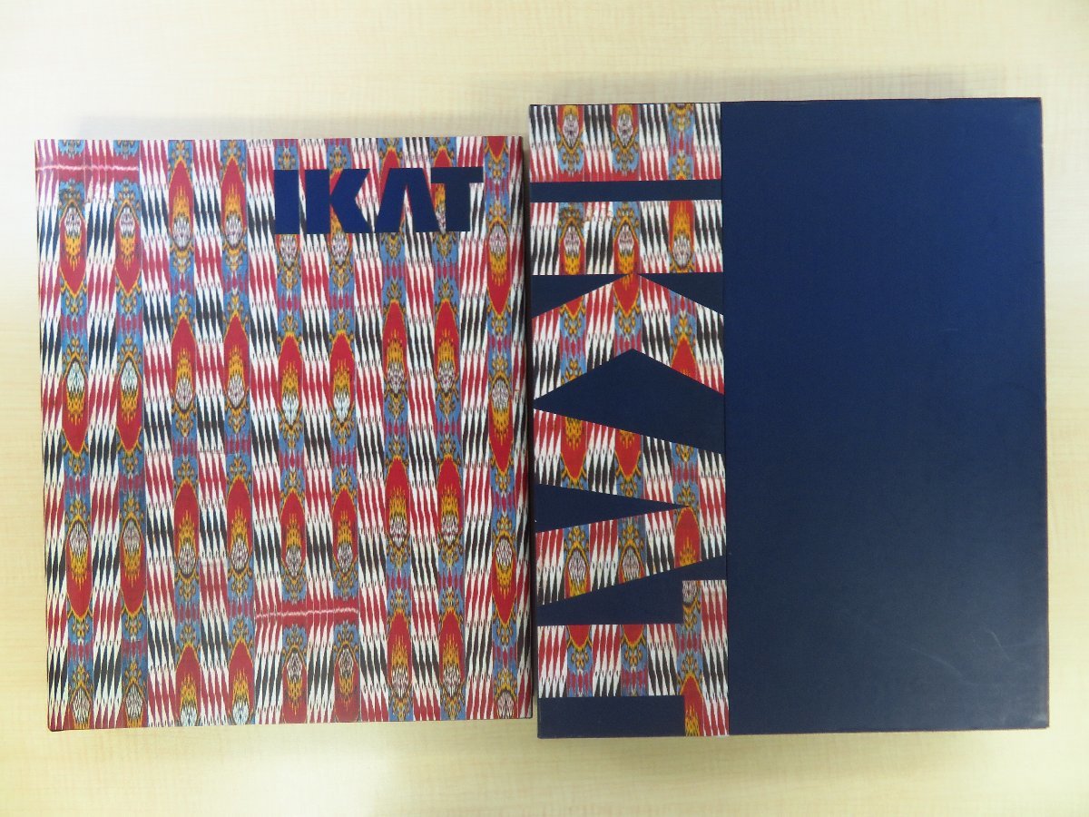 絣布イカット作品集『Ikat silks of Central Asia The Guido Goldman Collection』1997年ロンドン刊 アジア染織工芸 - その他 絣布イカット作品集『Ikat silks of Central Asia The Guido Goldman Collection』1997年ロンドン刊 アジア染織工芸 - その他