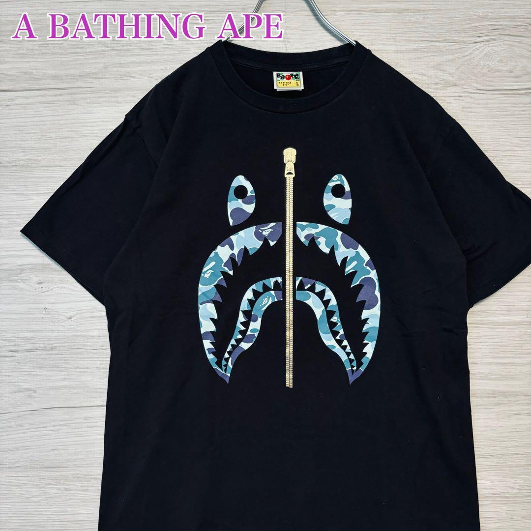 【希少デザイン】A BATHING APE　アベイシングエイプ　Tシャツ　Lサイズ　シャーク　カモフラ　人気　レア　一点物　ユニセックス