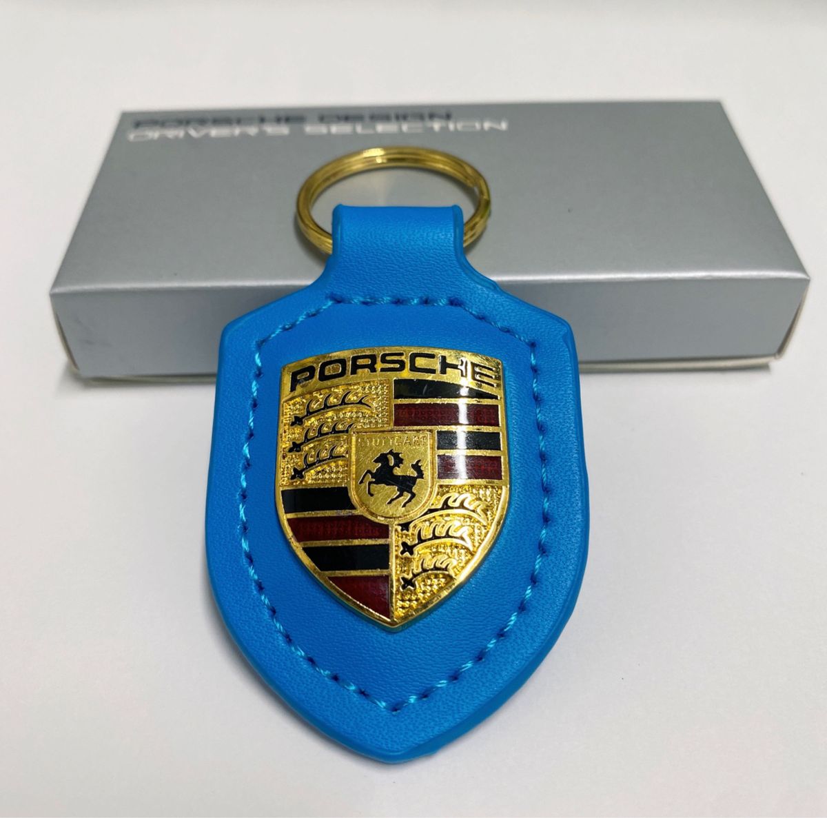 PORSCHE ポルシェ クレスト キーホルダー水色