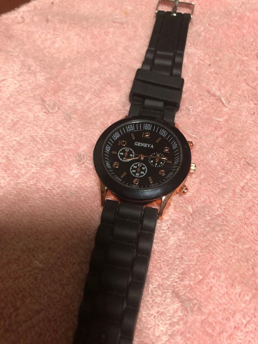 クォーツ ブラック文字盤　腕時計　クロノグラフテイスト　シリコンベルト　稼働品