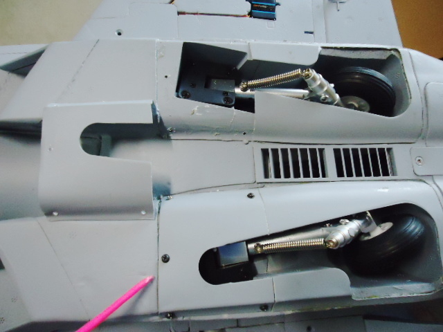 FMS F-18 スーパーホーネット ７０ミリ EDF【訳あり・一部改良品】スケールパイロット付き！電動 ラジコン ジェット トップガン_簡単にカバーが取り外せる様、改良箇所