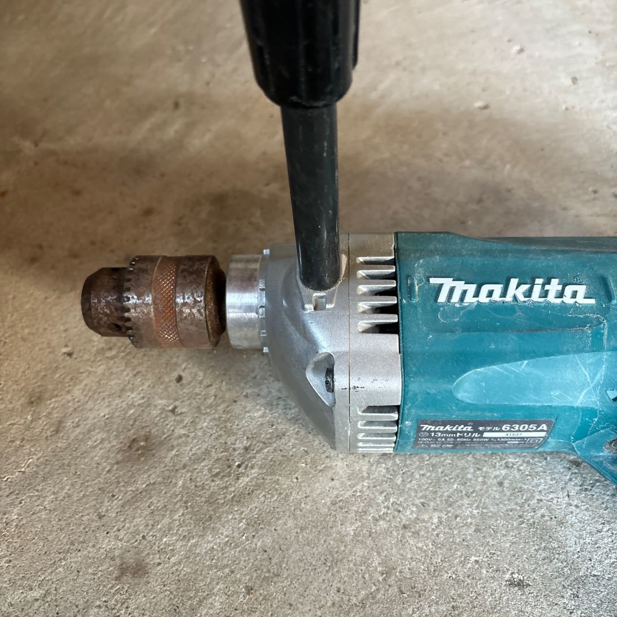 makita 電気ドリル 13mmドリル　6305A 穴あけ_画像2