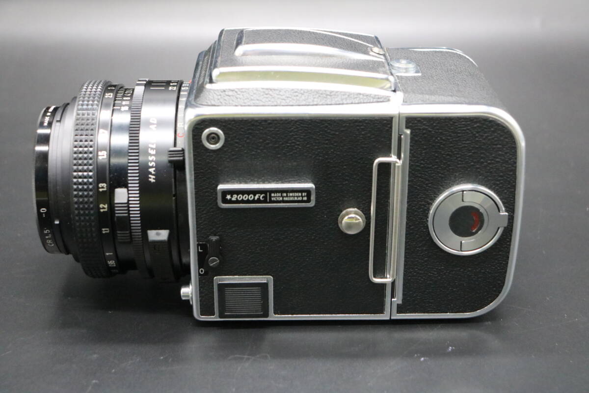 usA-562 HASSELBLAD/ハッセルブラッド 2000FC Planar T 80mm f/2.8 中判フィルムカメラ　Carl Zeiss　状態良　現状品_画像2