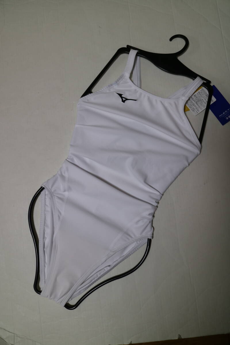 未使用品 ミズノ 別注 ホワイト エクサスーツ 競泳水着 N2JQ025000 Mサイズ_希少な白色エクサスーツです。