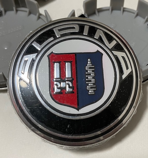 【アウトレット】アルピナ BMW ホイールキャップ 68mm センターハブキャップ エンブレム ロゴ バッジ Alpina ４個セット_※白い部分が薄っすらピンクがかってます。