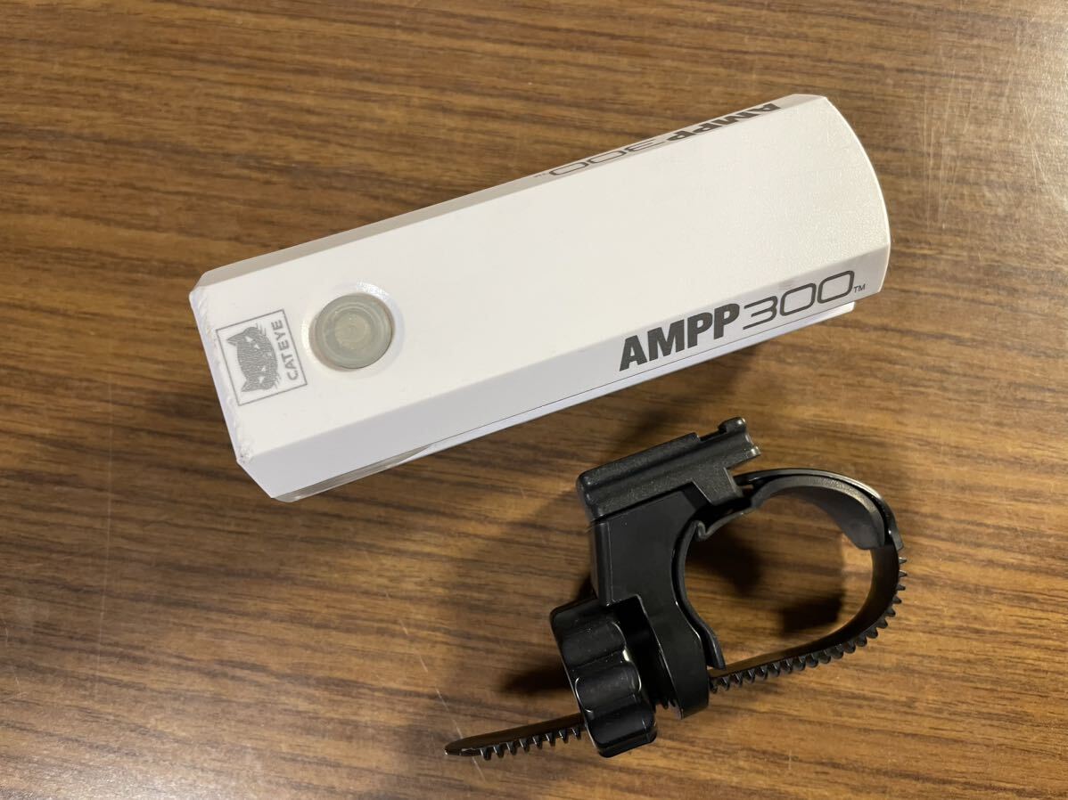 Cateye 300ルーメン 充電式ライト AMPP300 ホワイトカラー_画像3